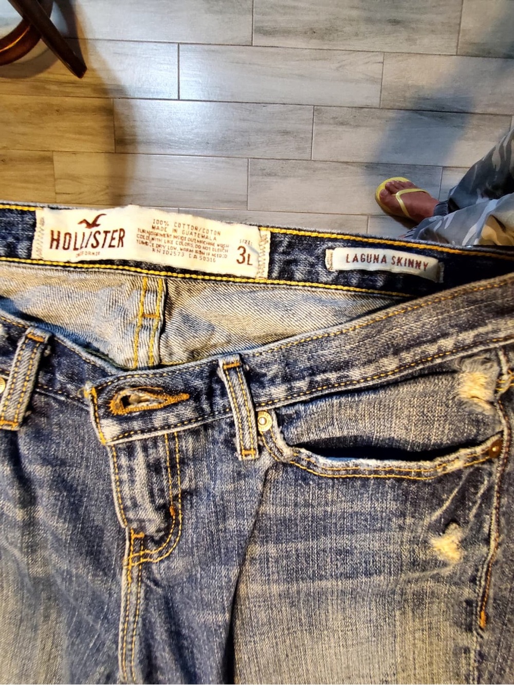 Hollister Laguna Skinny Women’s Medium Blue Distressed Jeans